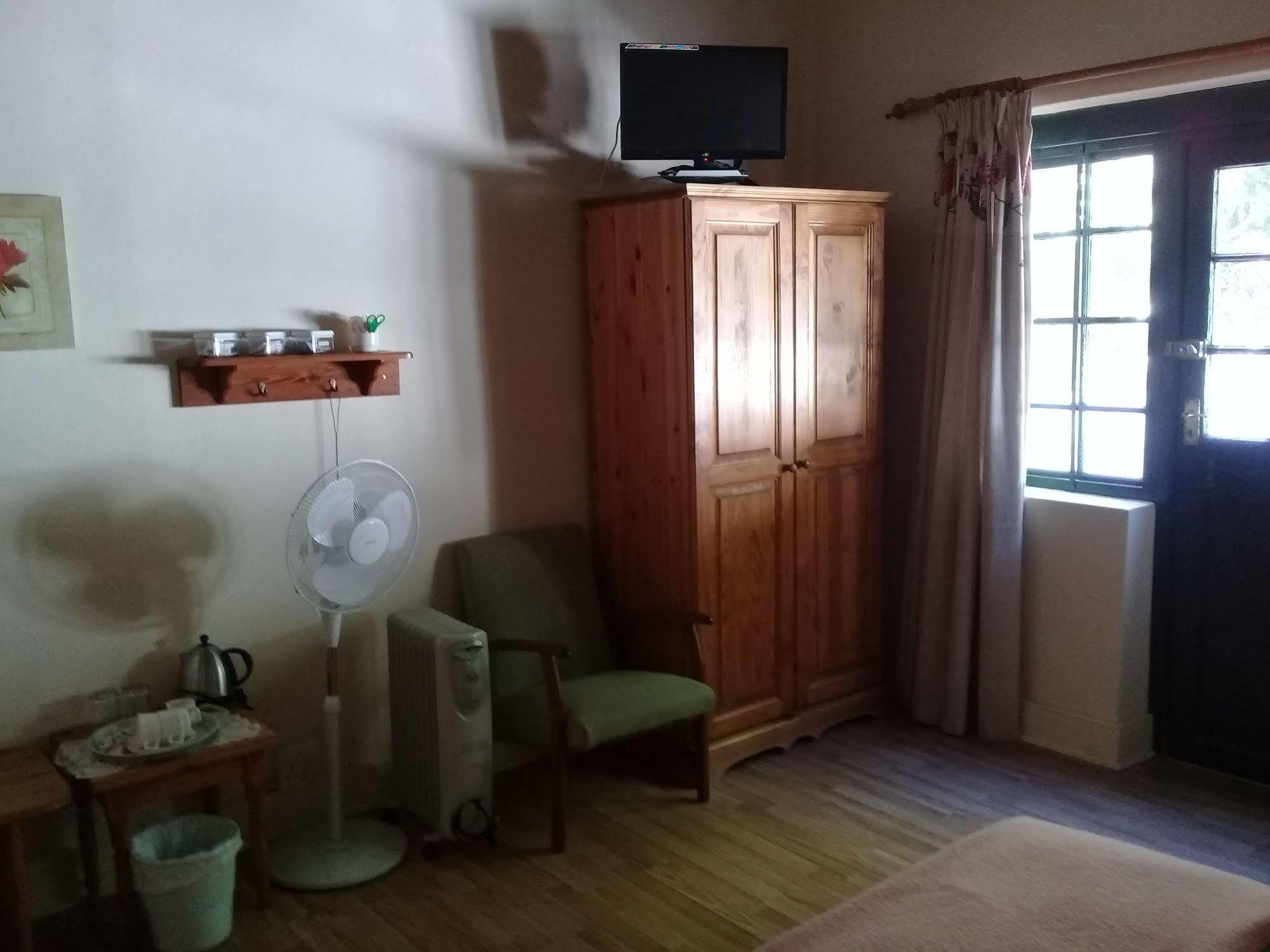 Koo Karoo Guest Lodge And Self Catering Монтегю Екстериор снимка