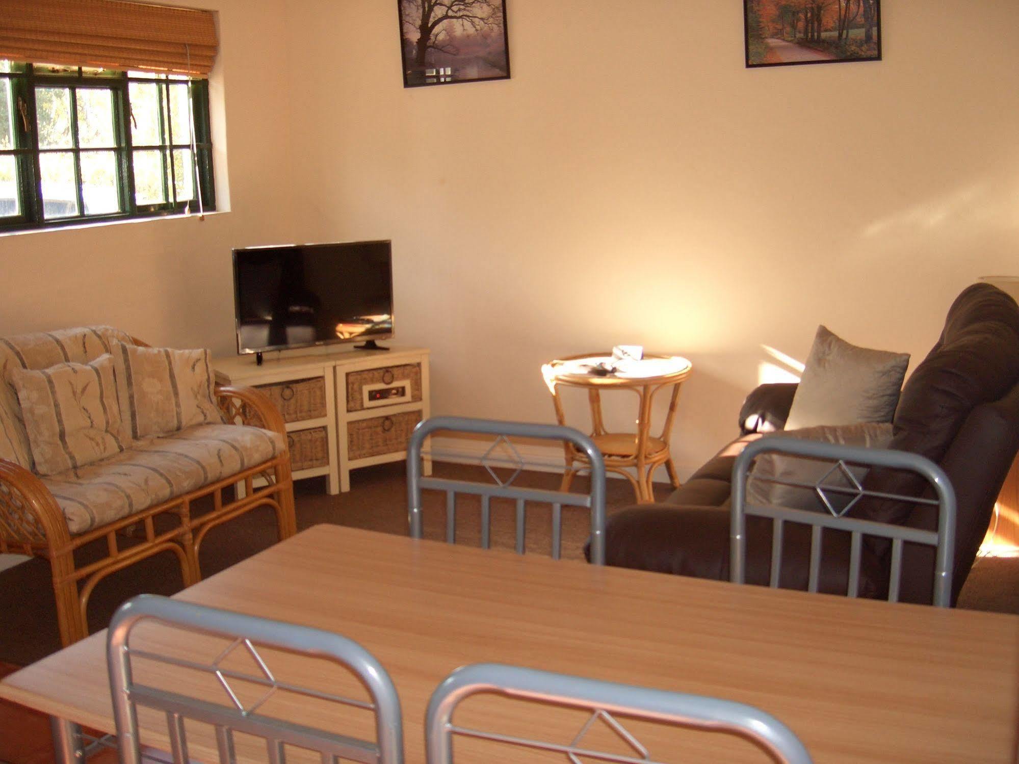 Koo Karoo Guest Lodge And Self Catering Монтегю Екстериор снимка